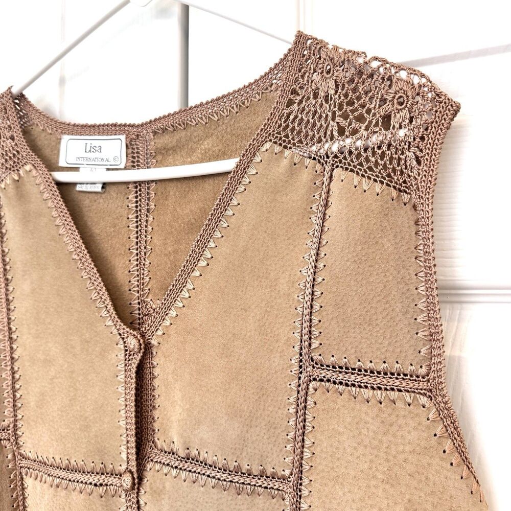 VTG Lisa International Patchwork Suede Crochet Vest Button Fringe Boho Festival - Picture 6 of 8